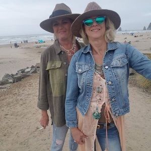 Meet your Posher, Bobbie